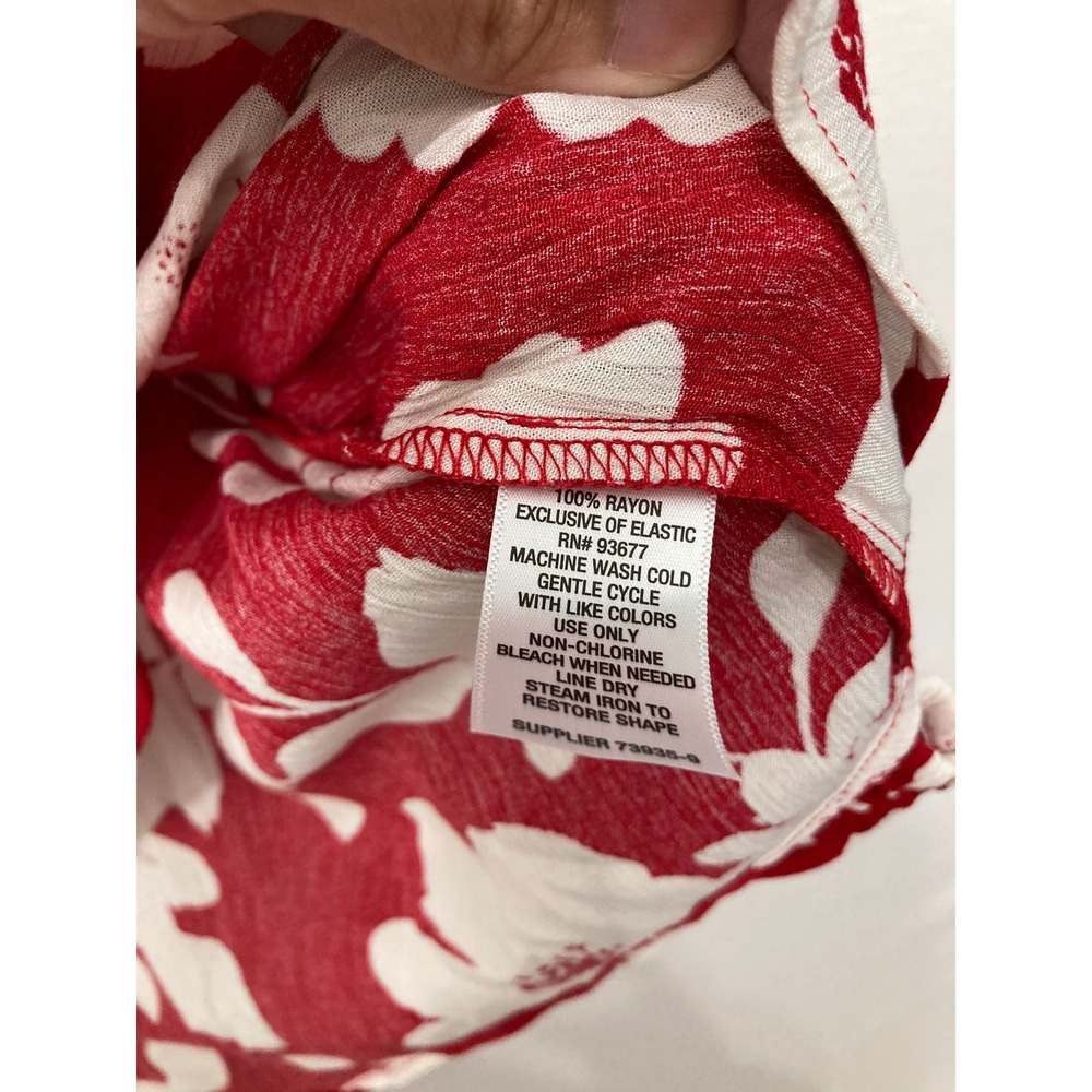 Liz Claiborne Red and White Floral V-Neck Blouse - Picture 6 of 8